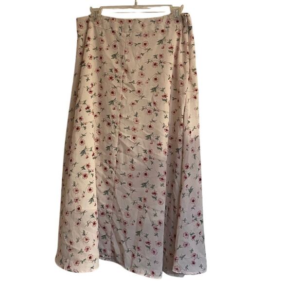 Dazy Size xl by tag but 30 inch waist. Fits a medium. Lined - Picture 3 of 7